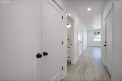 306 19th St, Springfield, OR 97477 - Photo 12