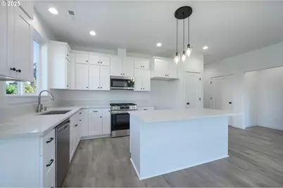 306 19th St, Springfield, OR 97477 - Photo 6