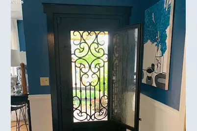 10311 NE Russell Ct, Portland, OR 97220 - Photo 6