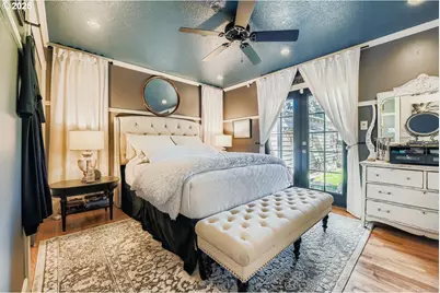 10311 NE Russell Ct, Portland, OR 97220 - Photo 16