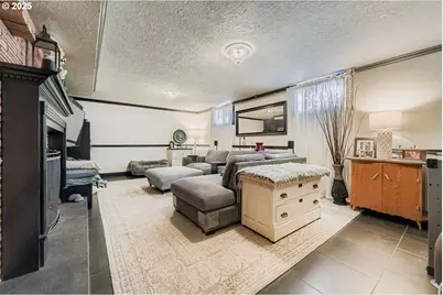 10311 NE Russell Ct, Portland, OR 97220 - Photo 26