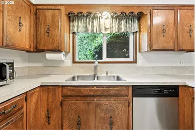 3359 SE Pine St, Hillsboro, OR 97123 - Photo 6