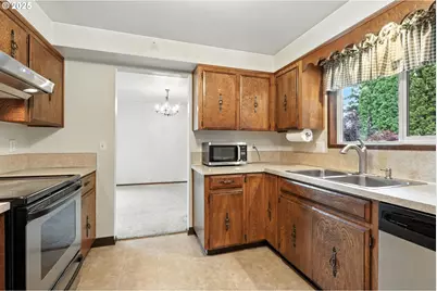 3359 SE Pine St, Hillsboro, OR 97123 - Photo 8