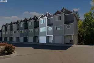 990 W 8th Pl, The Dalles, OR 97058 - Photo 2