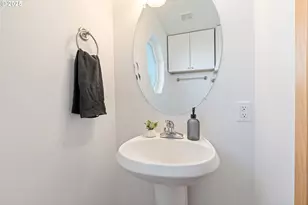 990 W 8th Pl, The Dalles, OR 97058 - Photo 16