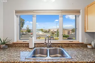 990 W 8th Pl, The Dalles, OR 97058 - Photo 14