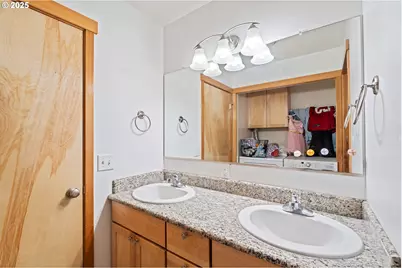 990 W 8th Pl, The Dalles, OR 97058 - Photo 22