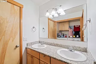 990 W 8th Pl, The Dalles, OR 97058 - Photo 22