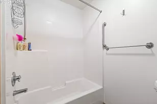 990 W 8th Pl, The Dalles, OR 97058 - Photo 24