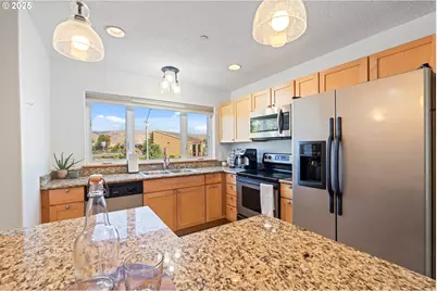 990 W 8th Pl, The Dalles, OR 97058 - Photo 12