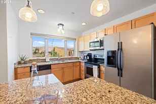 990 W 8th Pl, The Dalles, OR 97058 - Photo 12