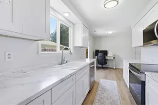 792 SE Cedar St, Dundee, OR 97115 - Photo 16
