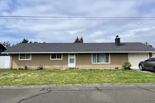 2385 19th St, Florence, OR 97439 - Photo 2