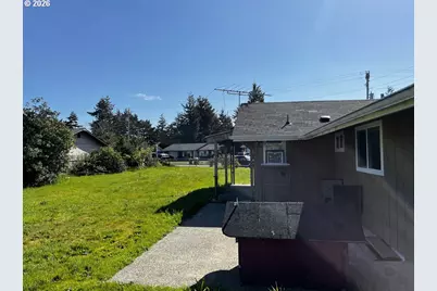 2385 19th St, Florence, OR 97439 - Photo 40