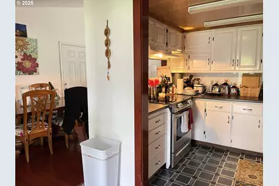 2385 19th St, Florence, OR 97439 - Photo 14