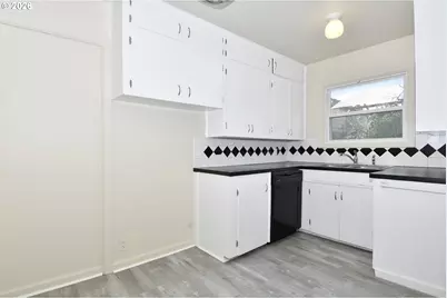 7020 NE Halsey St, Portland, OR 97213 - Photo 8