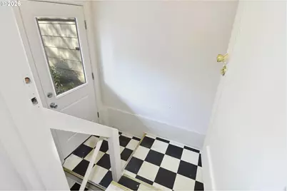 7020 NE Halsey St, Portland, OR 97213 - Photo 10