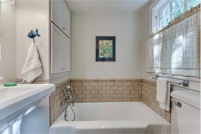 2001 Columbia St, Eugene, OR 97403 - Photo 14