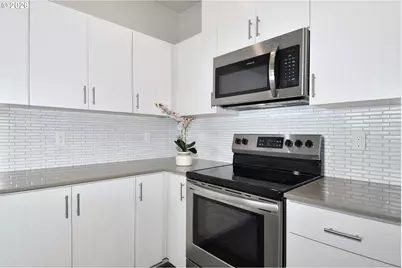 17181 SW Snowdale St #301, Beaverton, OR 97007 - Photo 10