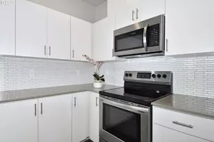 17181 SW Snowdale St, Beaverton, OR 97007 - Photo 10