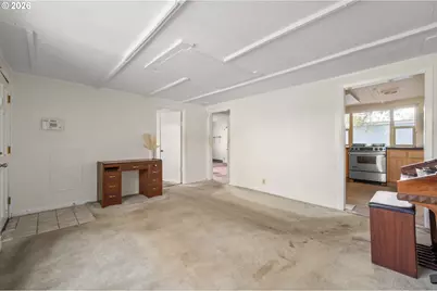 1995 J St, Springfield, OR 97477 - Photo 6