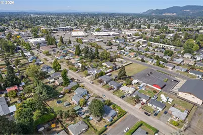 1995 J St, Springfield, OR 97477 - Photo 46