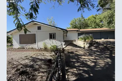 150 SW Brantley Dr, Winston, OR 97496 - Photo 2