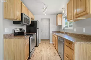 2122 NW 14th St, Gresham, OR 97030 - Photo 8