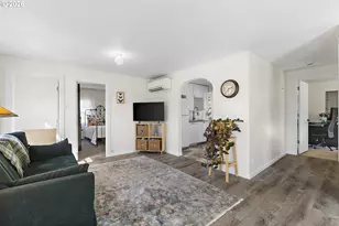 390 S 7th St, Saint Helens, OR 97051 - Photo 8