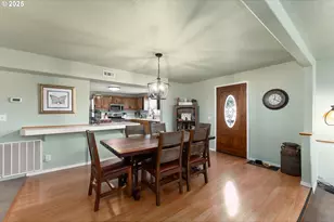 2104 NW Calkins Ave, Roseburg, OR 97471 - Photo 8