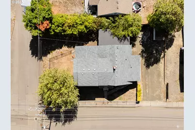 2104 NW Calkins Ave, Roseburg, OR 97471 - Photo 42