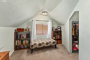 2104 NW Calkins Ave, Roseburg, OR 97471 - Photo 30