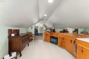 2104 NW Calkins Ave, Roseburg, OR 97471 - Photo 26