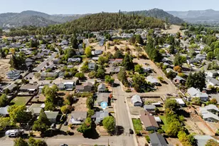 2104 NW Calkins Ave, Roseburg, OR 97471 - Photo 44