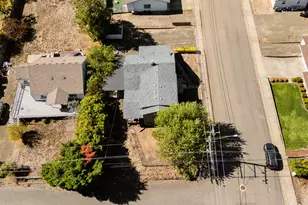 2104 NW Calkins Ave, Roseburg, OR 97471 - Photo 40