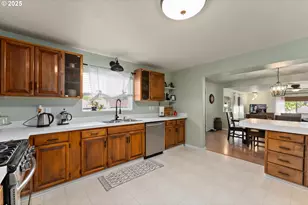 2104 NW Calkins Ave, Roseburg, OR 97471 - Photo 14