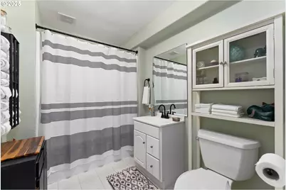 2104 NW Calkins Ave, Roseburg, OR 97471 - Photo 22