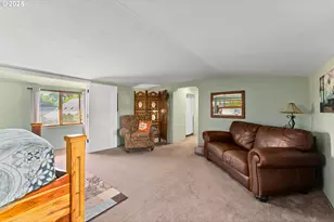 2104 NW Calkins Ave, Roseburg, OR 97471 - Photo 24