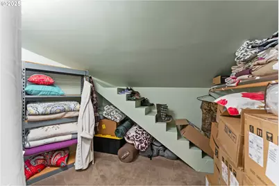 2104 NW Calkins Ave, Roseburg, OR 97471 - Photo 28