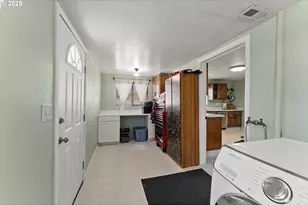 2104 NW Calkins Ave, Roseburg, OR 97471 - Photo 16