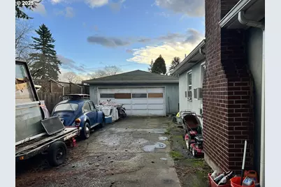 11226 SE Bush St, Portland, OR 97266 - Photo 2