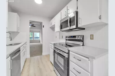 6722 N Richmond Ave, Portland, OR 97203 - Photo 8