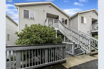 6722 N Richmond Ave, Portland, OR 97203 - Photo 2