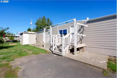 2400 SE Stratus Ave #33, McMinnville, OR 97128 - Photo 4