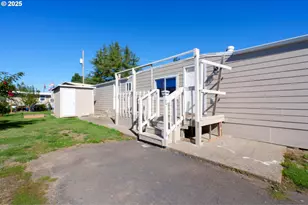 2400 SE Stratus Ave, McMinnville, OR 97128 - Photo 4