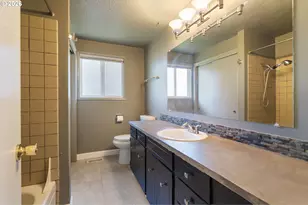 17090 SE Pine Cone Ln, Milwaukie, OR 97267 - Photo 18
