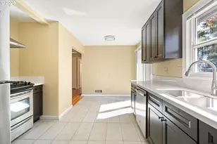 11330 NE Glisan St, Portland, OR 97220 - Photo 12