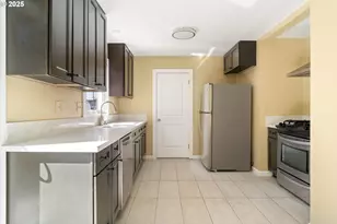 11330 NE Glisan St, Portland, OR 97220 - Photo 10