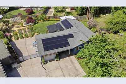 1040 Martha Ct, Eugene, OR 97401 - Photo 2