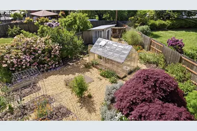 1040 Martha Ct, Eugene, OR 97401 - Photo 32
